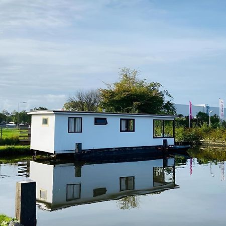 Woonboot In Sumar Gelegen Tussen Leeuwarden En Drachten Suameer Exteriör bild